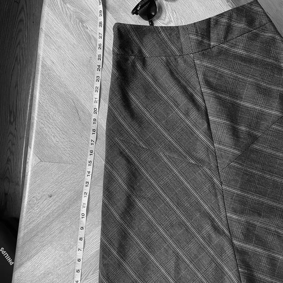 #123 Suzy Shier A-line skirt with side overlap - Picture 3 of 6